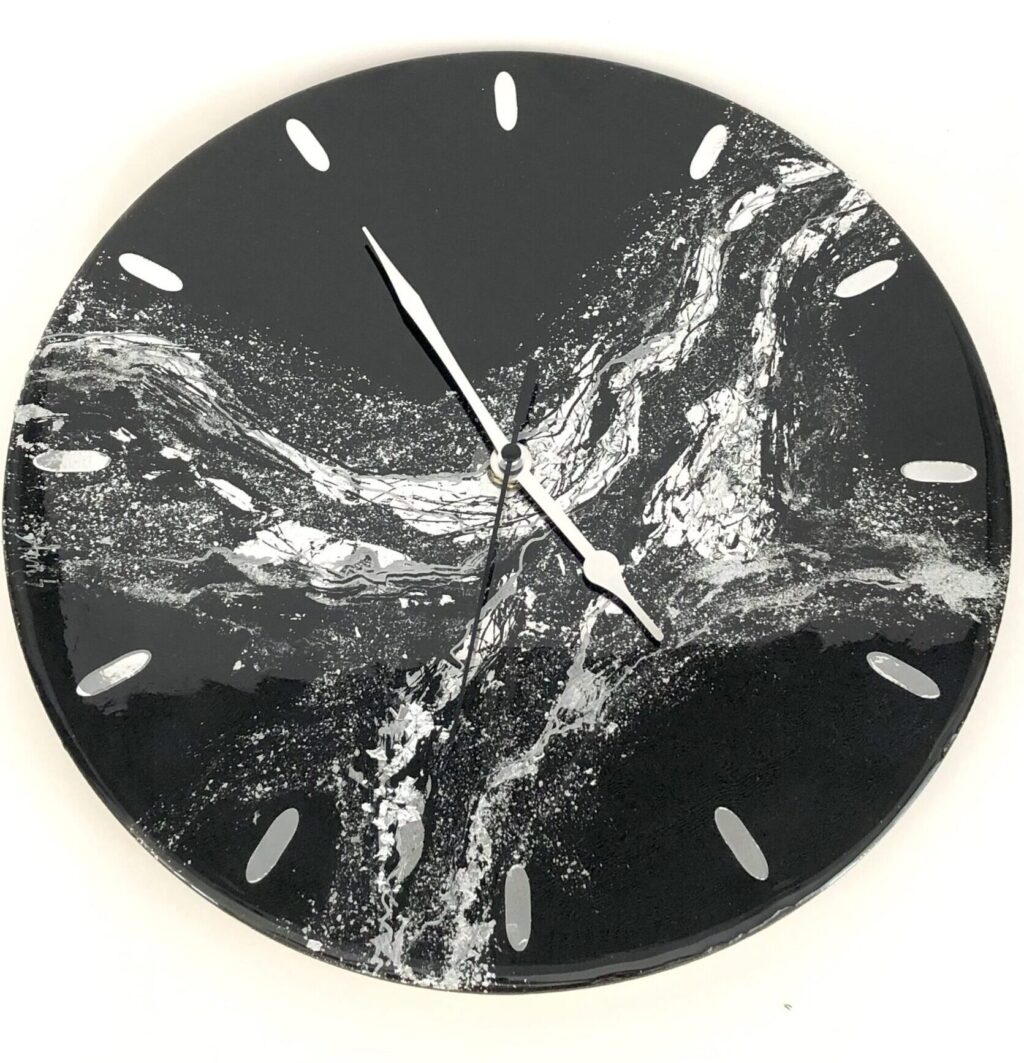 Horloge noire et argent – Image 4