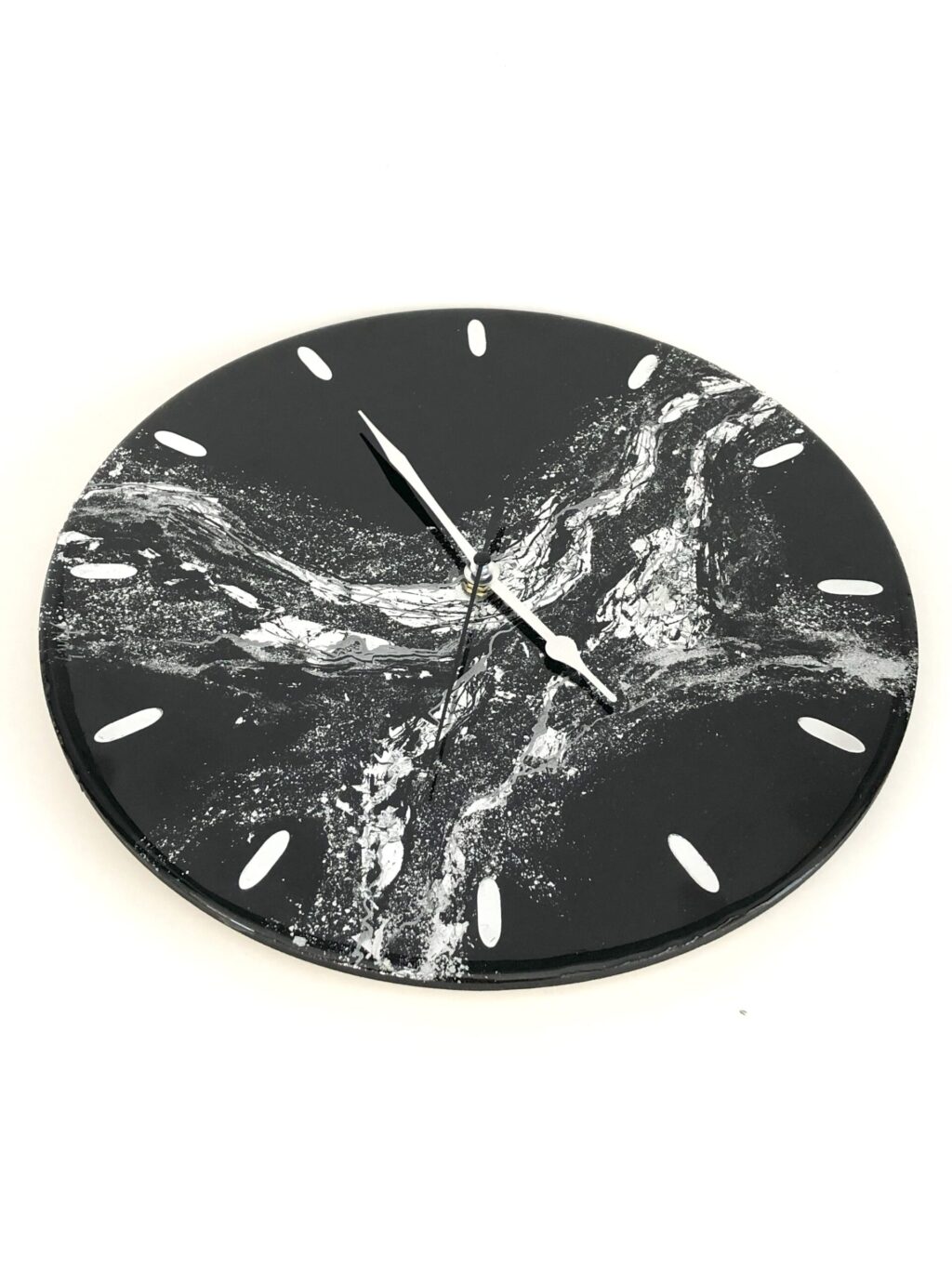 Horloge noire et argent – Image 2