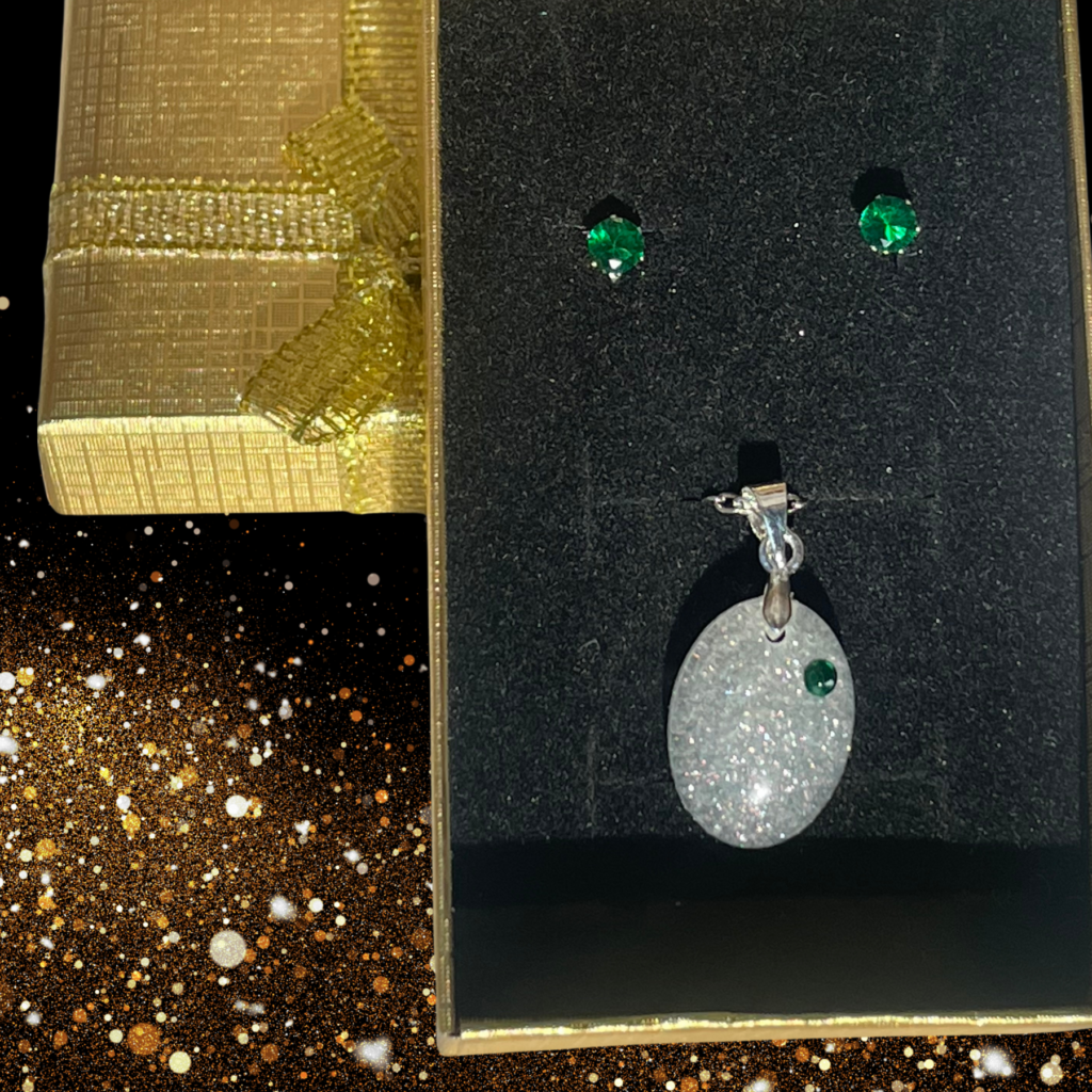 Pendentif et boucle d'oreilles - pierres vertes
